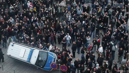 PROTEST VIOLENT împotriva imigranţilor, în Koln. Poliţiştii, atacaţi cu sticle şi petarde UPDATE