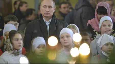 Vladimir Putin, singur într-o bisericuţă de Crăciunul pe rit vechi