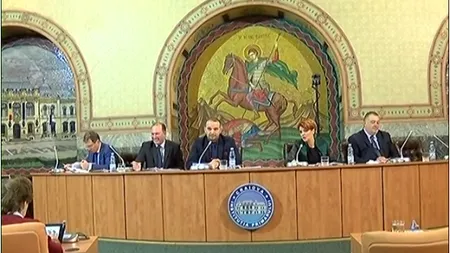 SCANDAL la Consiliul Local Craiova: Edilul Olguţa Vasilescu şi un consilier local s-au făcut nesimţiţi VIDEO