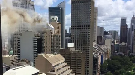 Incendiu puternic într-un zgârie-nori din Sydney VIDEO