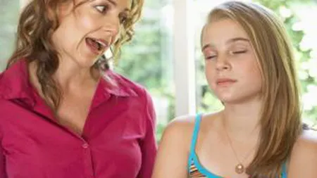 Cum o faci pe fiica ta să-ţi spună că s-a sărutat pentru prima dată