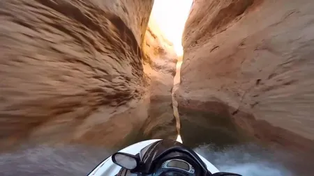 Ia-ţi porţia de adrenalină. Uite cea mai nebună cursă pe apă