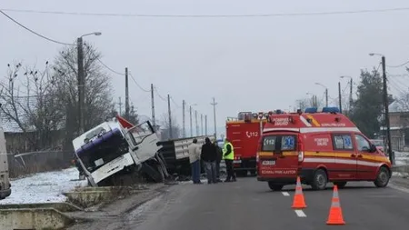 TRAGEDIE. Un arbitru de fotbal A MURIT după ce maşina sa s-a izbit de un TIR