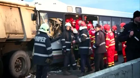 Familie distrusă în urma tragediei de pe centura Ploieştiului: Soţul a murit, iar fiul, în stare gravă la spital VIDEO