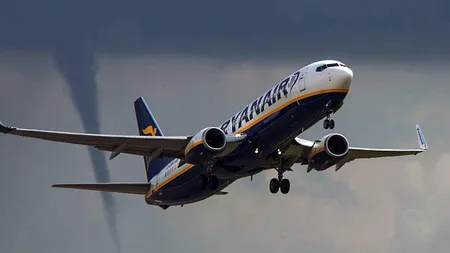 Bătaie între pasagerii unui avion, în plin zbor. Mai mulţi bărbaţi au fost amendaţi cu 25.000 de euro VIDEO