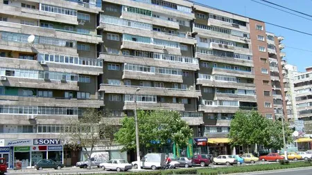 Cum îşi protejează un locuitor din Brăila casa. Ce a construit în faţa uşii