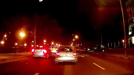 Accident în Capitală. Stâlp rupt de un şofer prea grăbit VIDEO