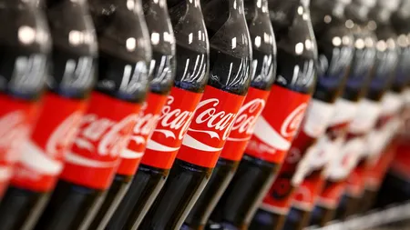 S-a dezlegat misterul: De ce Cola este mai bună dacă o bei din sticlă?!