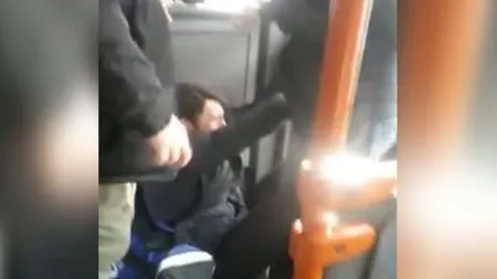 Anchetă la RATB, după ce un tânăr a fost agresat de controlori