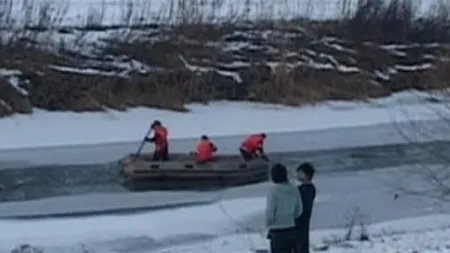 Un copil a murit după ce a căzut în apele îngheţate ale râului Bârlad