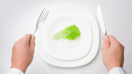 De mâine începi o dietă nouă? Uite cât o poţi ţine fără riscuri