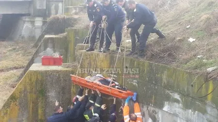 Intervenţie dramatică la Iaşi. O femeie a leşinat şi a căzut într-o râpă VIDEO