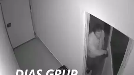 Un hoţ de tot râsul, la Buzău. Şi-a dat jos căciula, ca să şteargă amprentele VIDEO