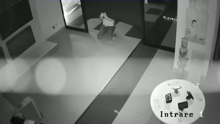 Jaf la un mall din Galaţi. Un tânăr a furat zeci de verighete din aur