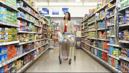 Propunere legislativă: Supermarketurile, OBLIGATE să DONEZE alimentele aflate aproape de data expirării