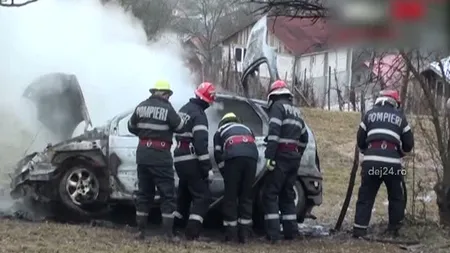 Maşină cuprinsă de flăcări. Oamenii au sunat disperaţi la 112