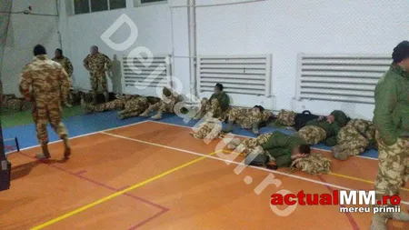 IMAGINI REVOLTĂTOARE. Militari români întorşi din Afganistan, culcaţi PE JOS într-o sală de sport