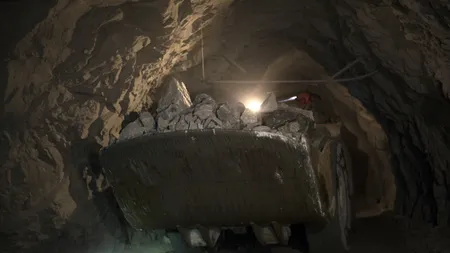 Tragedie într-o mină din Rusia: Doi mineri au murit şi alţi 28 sunt daţi dispăruţi după surparea unei galerii