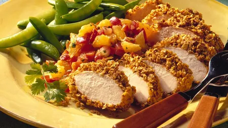Reţeta Zilei: Muşchiuleţ de porc în crustă de migdale