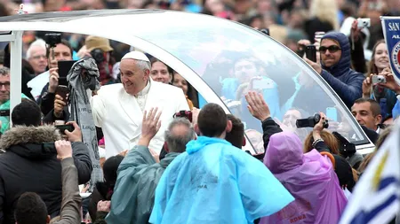 Papa Francisc: În regiunile afectate de virusul Zika, folosirea anticoncepţionalelor este o soluţie