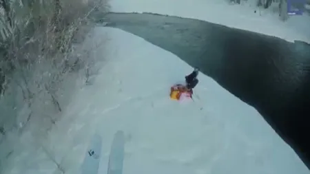 Imagini incredibile filmate pe munte. Cum a scăpat un schior din nouă avalanşe VIDEO