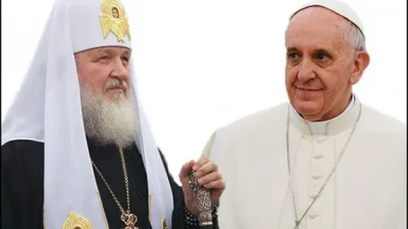 Întâlnire istorică între Papa Francisc şi patriarhul rus. Suveranul Pontif şi Kirill s-au îmbrăţişat