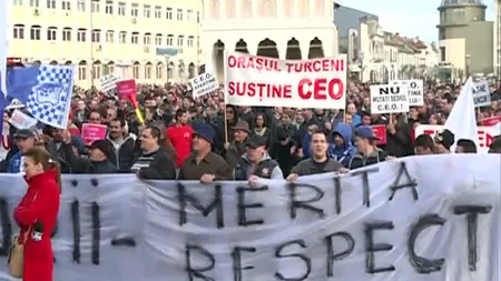Protest al minerilor împotriva guvernului tehnocrat. Mii de oameni au ieşit în stradă la Târgu Jiu VIDEO