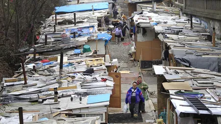 Tabără de romi din apropiere de Paris, evacuată de autorităţi