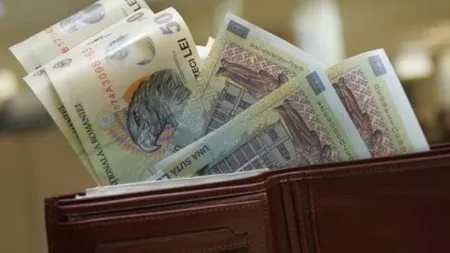 Un român anonim lasă plicuri cu bani prin oraş. Ce trebuie să faci cu jumătate din banii găsiţi