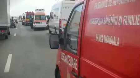 NU A OPRIT LA CALEA FERATĂ! Accident grav cu microbuz. Două gravide şi un copil, în spital VIDEO