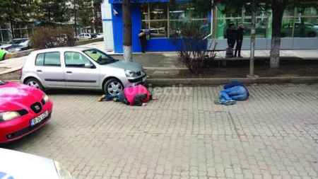 Doi beţivi din Suceava, BĂTUŢI de un şofer căruia i-au spart parbrizul VIDEO
