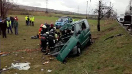 TRAGEDIE în Braşov. Mamă a patru copii a MURIT după ce a intrat cu maşina într-un stâlp