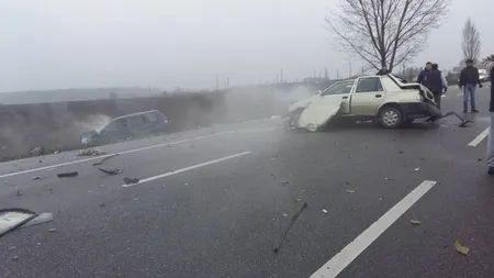 Accidente grave: Un mort şi trei răniţi după o tamponare cu trei maşini la Bacău, doi morţi în Vâlcea