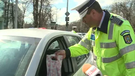 Poliţiştii din Capitală au oferit cadouri în loc de amenzi pentru şoferiţe VIDEO
