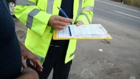 Şoc pentru un şofer care a fost oprit în trafic. Vezi ce a putut să scrie un poliţist în procesul verbal