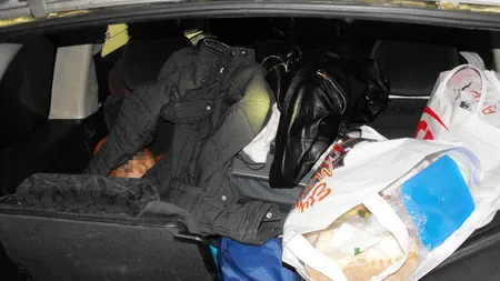 Copil de 7 ani ascuns în portbagaj, găsit de Poliţia de Frontieră. Mama sa voia să-l treacă ilegal graniţa