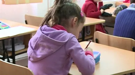 Directoarea şcolii unde mai mulţi elevi au fost bătuţi de profesori, schimbată din funcţie