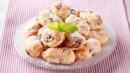 Reţeta zilei: Cornuleţe cu nucă şi gem