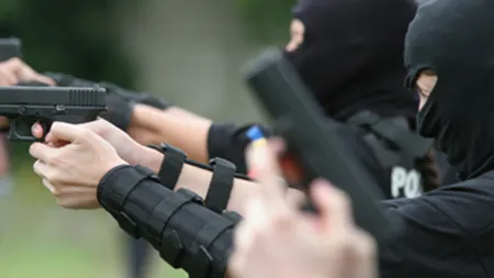 FOCURI DE ARMĂ în Maramureş pentru prinderea unor contrabandişti de ţigări