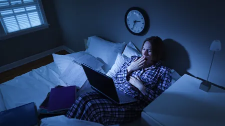 Ce se întâmplă cu corpul tău când dormi prea puţin. Semnele care îţi arată că e cazul să te îngrijorezi