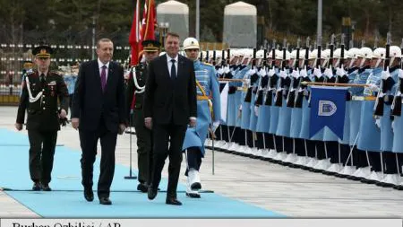 Iohannis, primit cu fast de Erdogan. Salve de tun la Palatul Prezidenţial din Ankara VIDEO