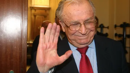 Ion Iliescu, felicitat de ziua de naştere de Klaus Iohannis şi Dacian Cioloş. Ce cadouri a primit