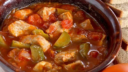 Mâncare de gogonele murate cu carne