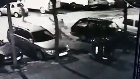 IMAGINI ULUITOARE în Focşani. Mai multe maşini au fost vandalizate VIDEO