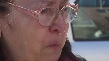 O pensionară din Craiova, lăsată pe drumuri de propria fiică