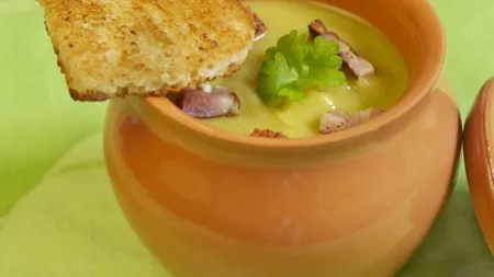 Reţeta zilei: Supă-cremă de legume cu costiţă afumată