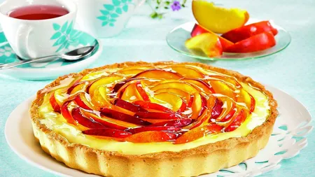 Desertul zilei: Tartă de mere cu cremă de vanilie