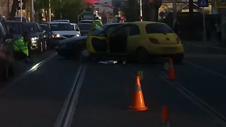 Accident rutier în Bucureşti. Circulaţia tramvaielor, BLOCATĂ în zona Ştefan cel Mare FOTO