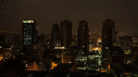 Din cauza crizei economice, o ţară va întrerupe curentul câte patru ore pe zi