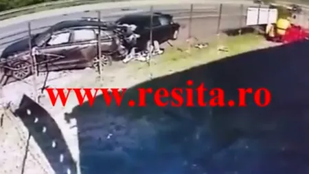 Accident cu 4 răniţi, surprins de camerele video. Totul s-a petrecut în apropiere de Caransebeş VIDEO